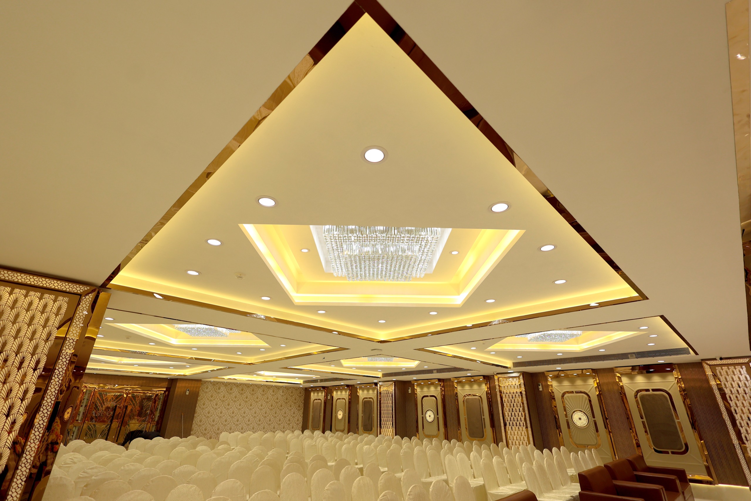 Pillar-less Ballroom Space